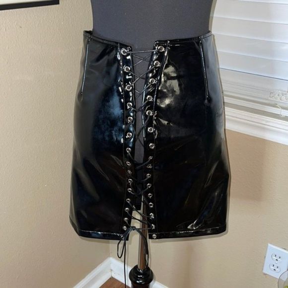 MISS CIRCLE NEW YORK NWT PATENT BLACK LACE UP SKIRT SZ LARGE NWT MS CIRCLE - Picture 4 of 8